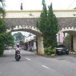 Plengkung di Jl. Tengkon  dulu, di atasnya saluran irigasi