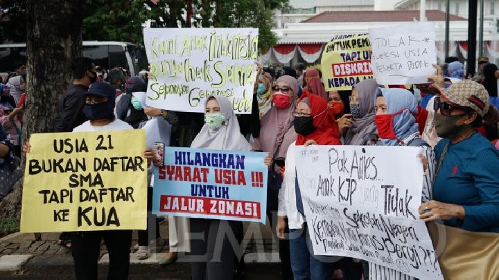 Pendidikan Yang Sibuk Diurusan “Masuk” dan “Keluar”